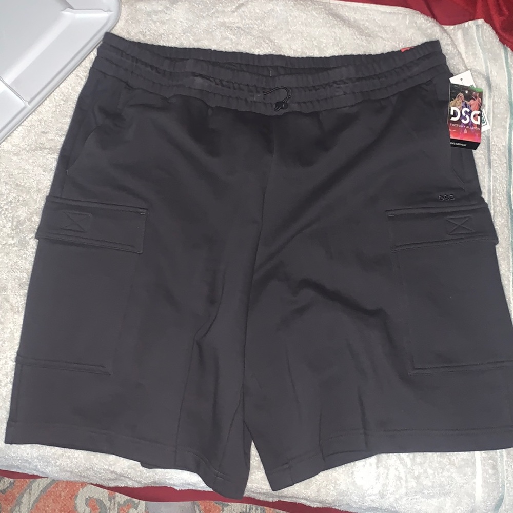NWT DSG Twitch and Allison Cargo Shorts